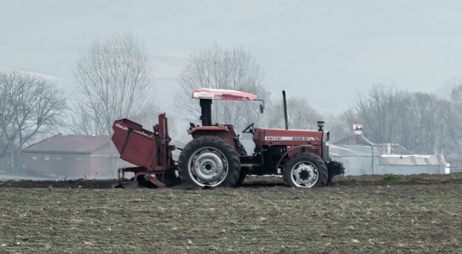 Bursa'da Traktörün altında kalan sürücü yaralandı