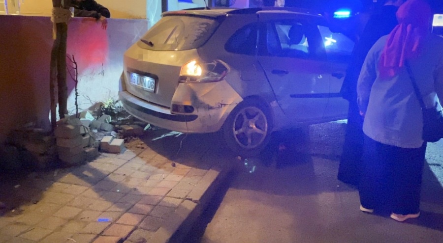 Bursa'da ticari araç ile otomobil çarpıştı: 5 yaralı