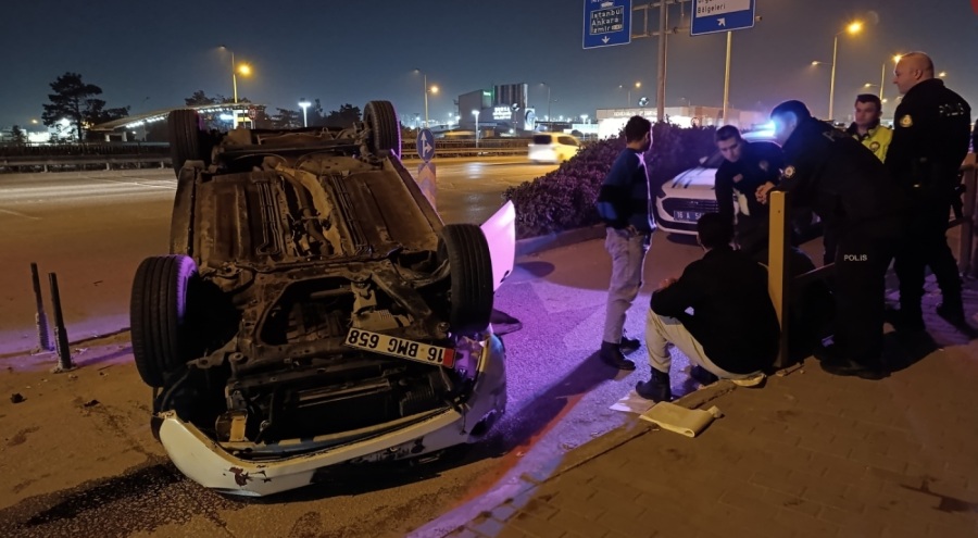 Bursa'da 3 aracın karıştığı zincirleme kazada 5 kişi yaralandı