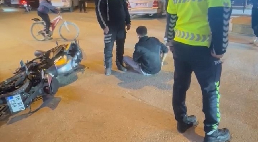 Bursa'da Ehliyetsiz sürücü polisten kaçarken hastanelik oldu