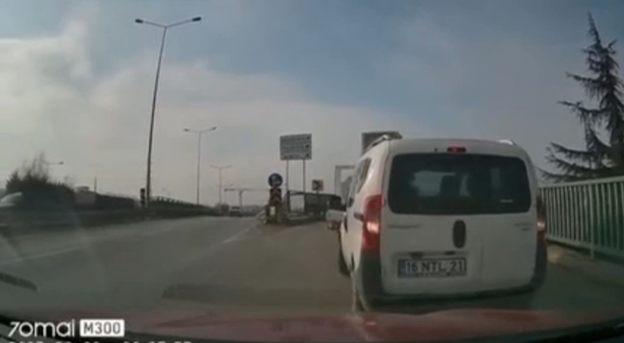 Bursa'da Bir anda geri manevra yaptı, korku dolu anlar kameraya yansıdı