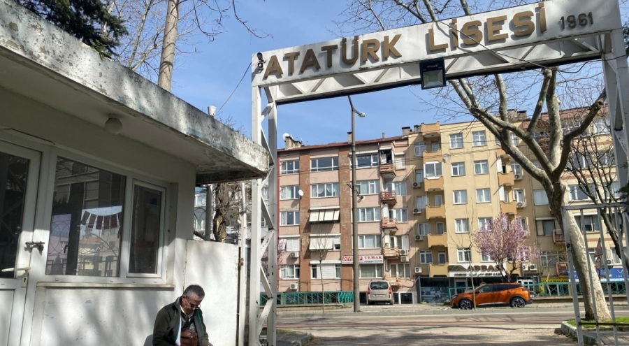 Bursa'da 65 yıllık tarihi bina yıkılıyor