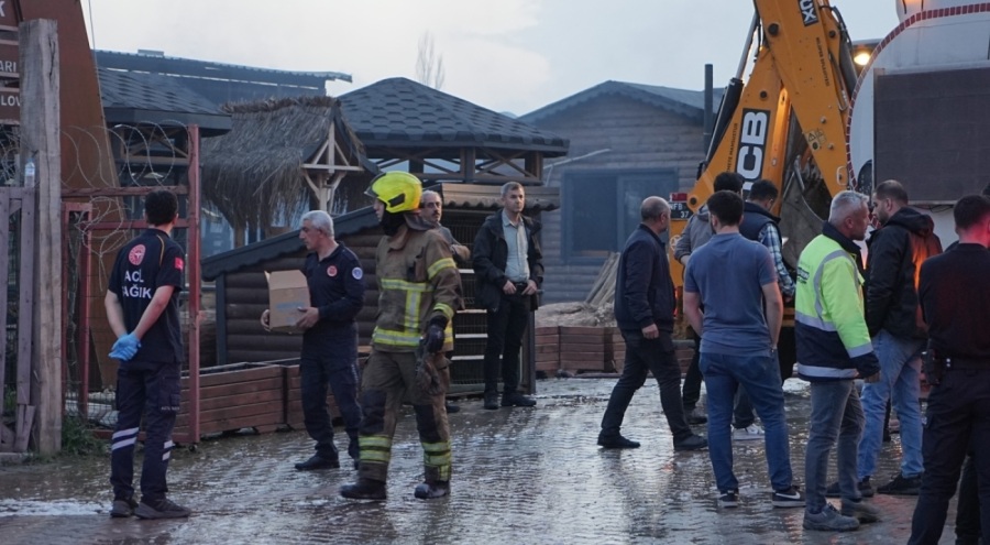Bursa'da Yangın bölgesinde güvenlik önlemi alan polise saldırı