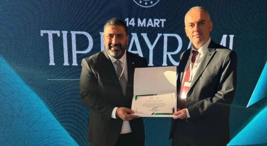 Bursa'da İnanılmaz kurtuluşa imza atan doktora Sağlık Bakanlığı'ndan ödül