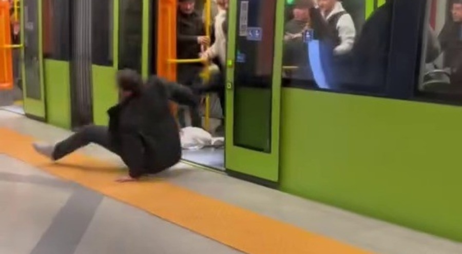 Bursa'da tekme tokat darp edilip araçtan atıldı