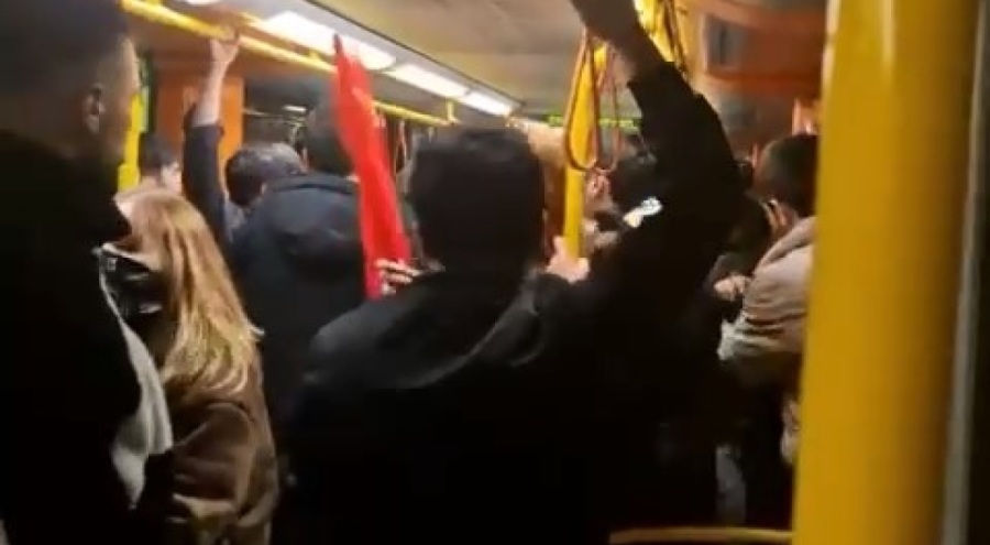 Bursa'da Metro vagonundaki tartışma kamerada