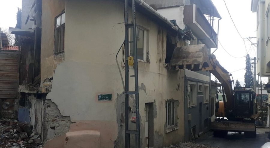 Osmangazililerin güvenliği için metruk binalar yıkılıyor