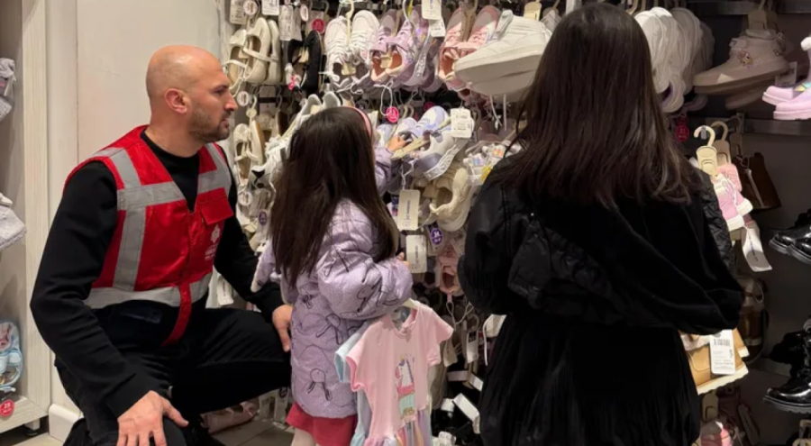 Vakıflar'dan yetim ve öksüz çocuklara bayramlık sevinci!