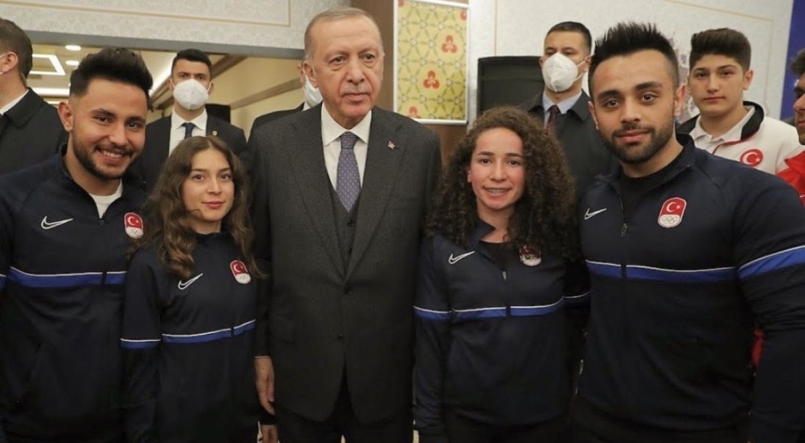 Şampiyon kayakçı ve babası Uludağ'daki yangında hayatlarını kaybetti