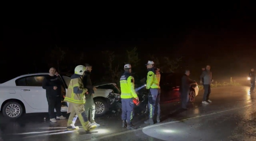 Bursa'da yağışlı havada feci kaza: 1'i ağır 5 yaralı