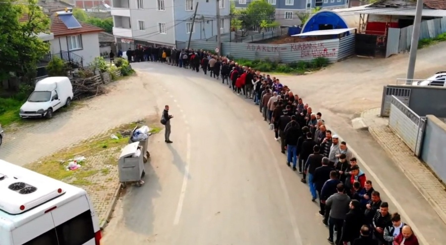 Bursa'da Bayramlaşma kuyruğu 1 kilometreyi buldu