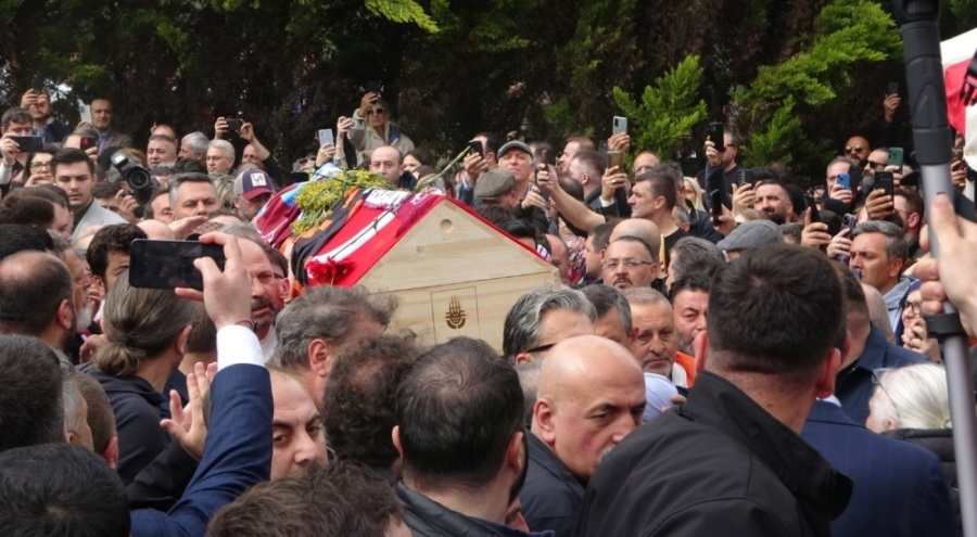 Sanatçı Volkan Konak son yolculuğuna uğurlandı