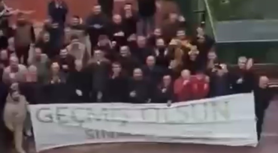 Bursa'da Hastanede tedavi gören arkadaşları için toplanıp pankart açtılar