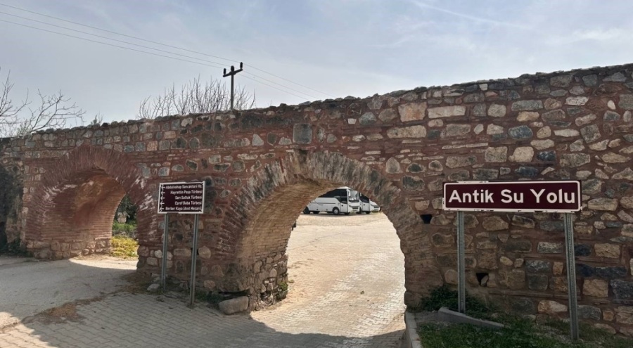 Turistler, Bursa'da Osmanlı Dönemi'ne ait mezar taşı buldu