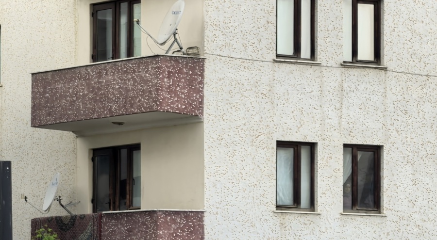 Bursa'da balkondan düşen çocuk ağır yaralandı