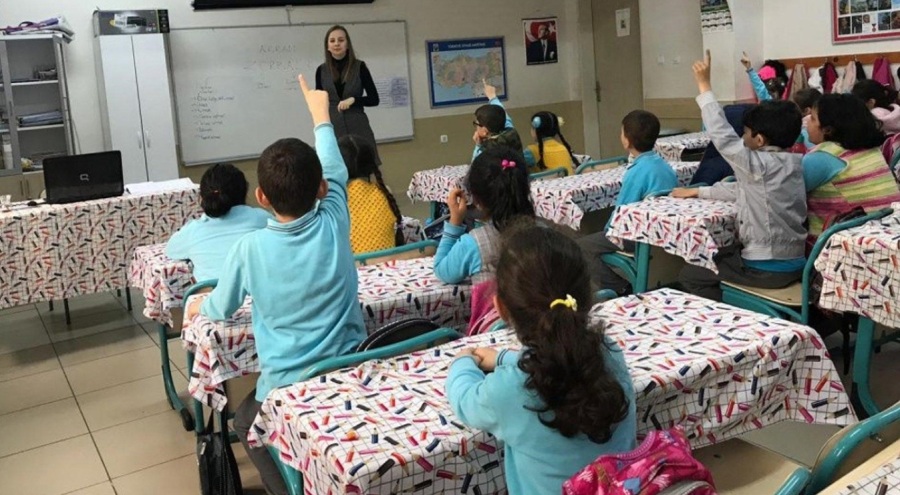 Okullarda ara tatil sonrası ilk ders çaldı