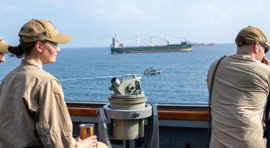 Husiler, Kızıldeniz'de ABD'ye ait 2 savaş gemisini hedef aldı