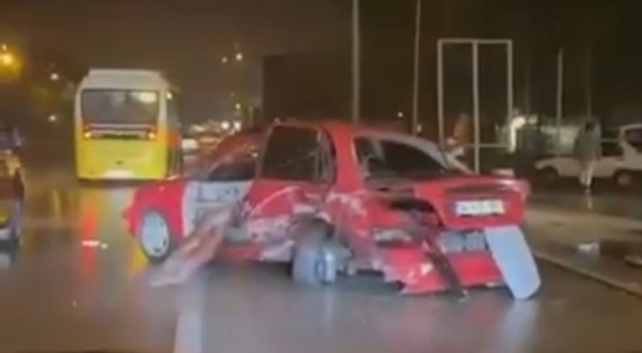 Bursa'da Kontrolden çıkan otomobil duvara çarptı