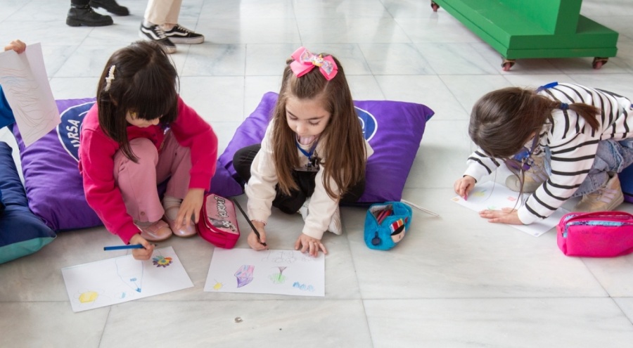 'Resimlerden Resim Beğen Sergisi'ne miniklerden ziyaret