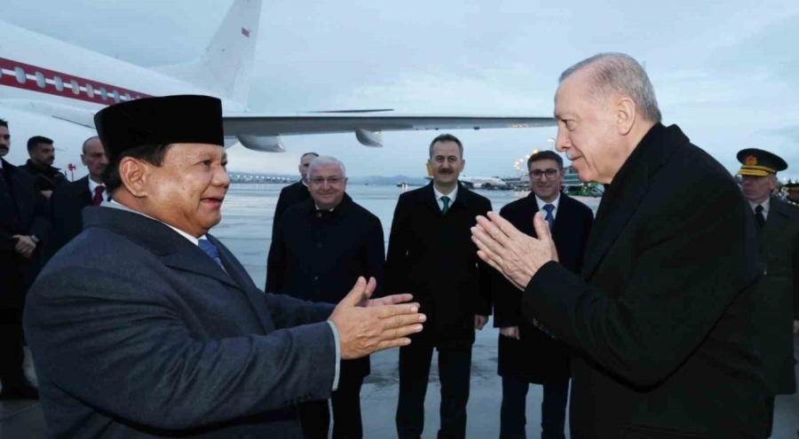 Cumhurbaşkanı Erdoğan, Endonezya Cumhurbaşkanı Subianto'yu havalimanında karşıladı