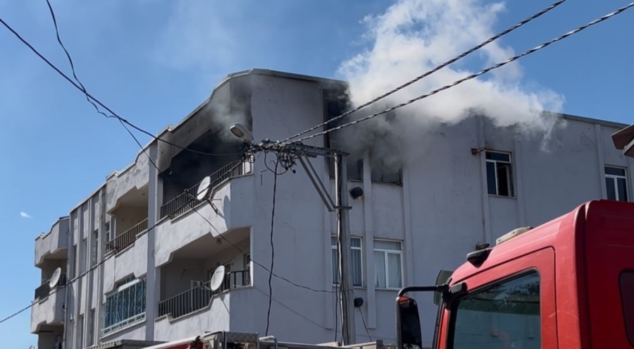 Bursa'da 3 katlı binadaki yangında can pazarı