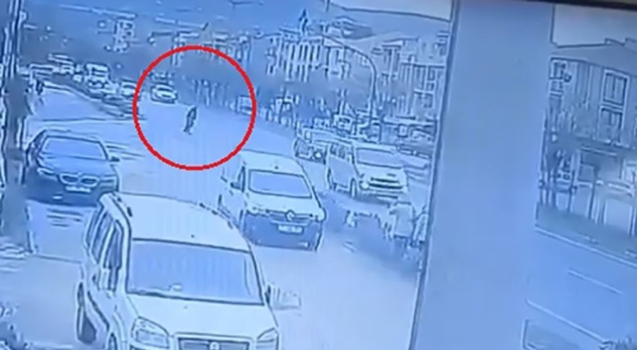 Yoldun karşısına geçerken otomobilin çarptığı yaşlı adam hayatını kaybetti