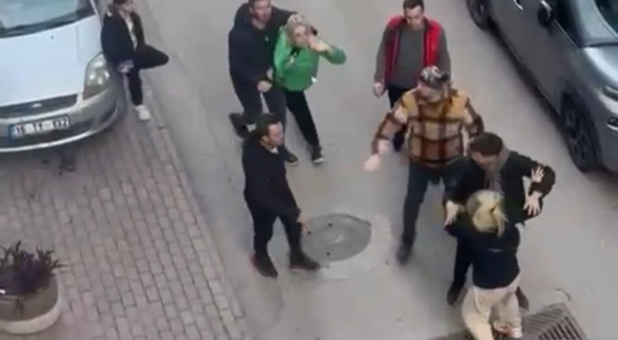 Bursa'da kadınlar birbirine girdi, mahalleli zor ayırdı
