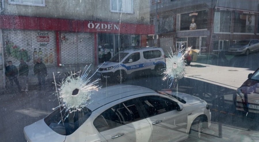 Bursa'da bir şüpheli sabah saatlerinde iş yeri kurşunlayıp kaçtı