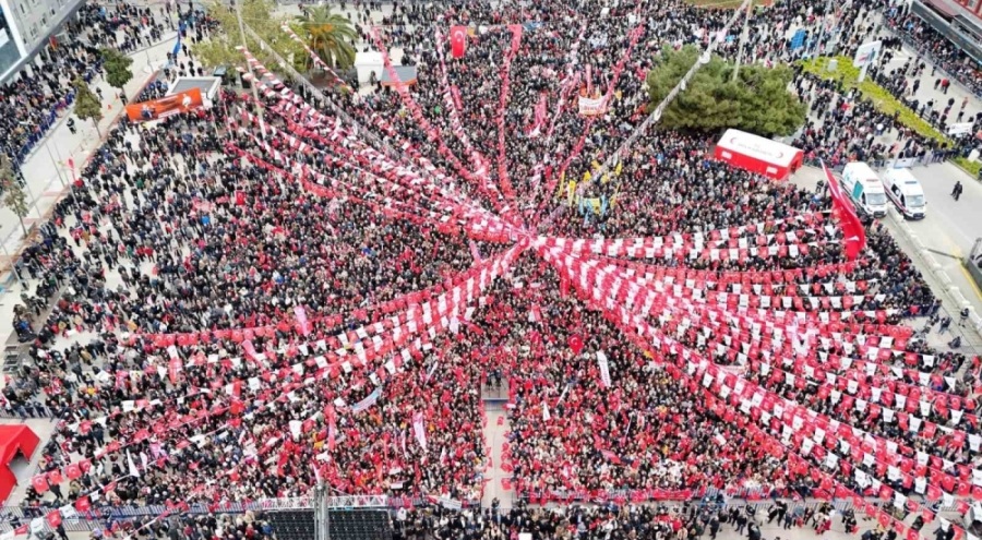 Özgür Özel, 'Millet İradesine Sahip Çıkıyor' mitinglerini Samsun'dan başlattı