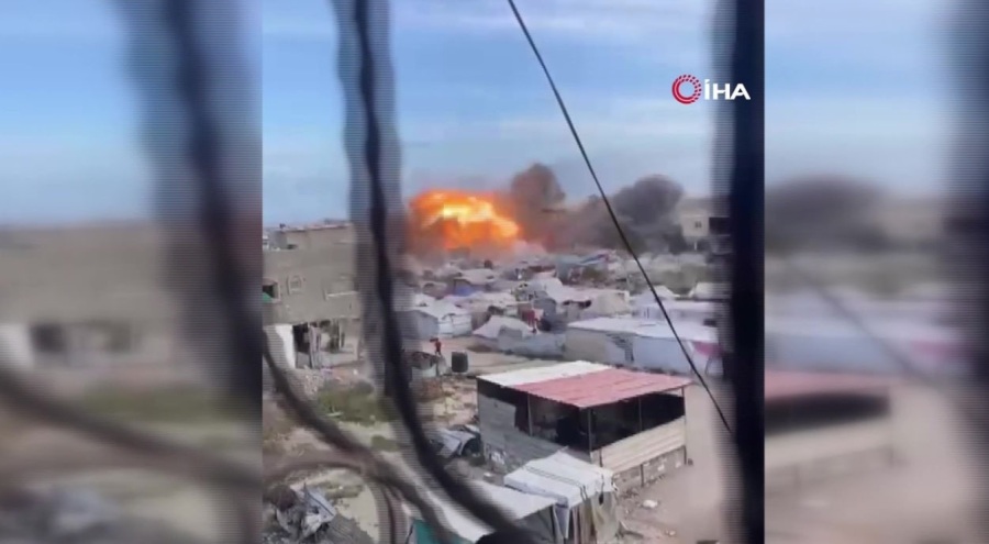 İsrail Gazze'de UNRWA'ya ait un dağıtım noktasını vurdu