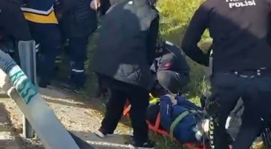 Bursa'da Kargo aracı devrildi : 2 yaralı