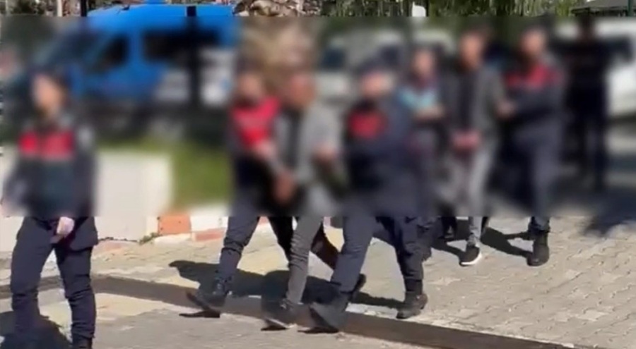 Parasını gasbedip, benzinle yakmaya çalıştılar