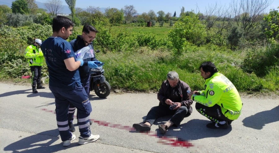 Bursa'da kamyonetle çarpışan motosikletteki çift yaralandı