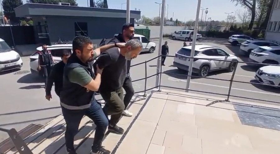 52 suç kaydı vardı, 33 suçtan 20 yıl hapis cezasıyla aranıyordu...Yakalandı