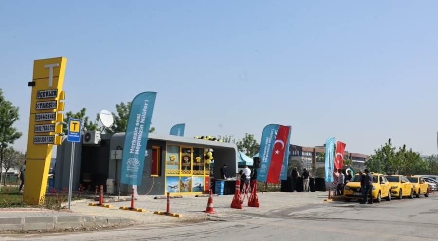 Üçevler'de modern taksi durağı hizmete açıldı