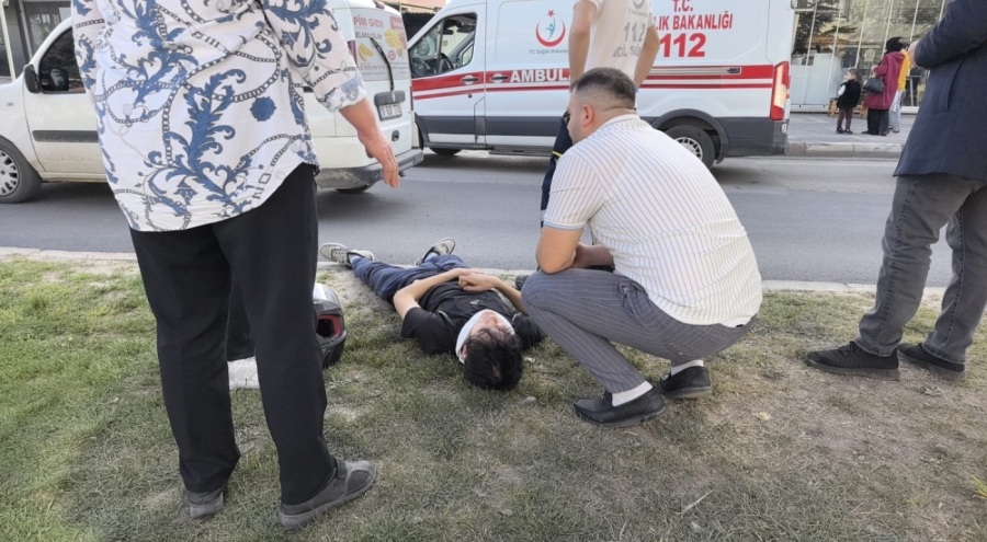 Motosikletli genç ölümden döndü