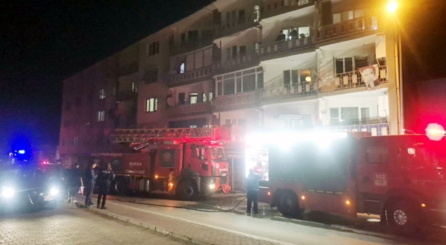 Ocakta unutulan yemek yangına sebep oldu