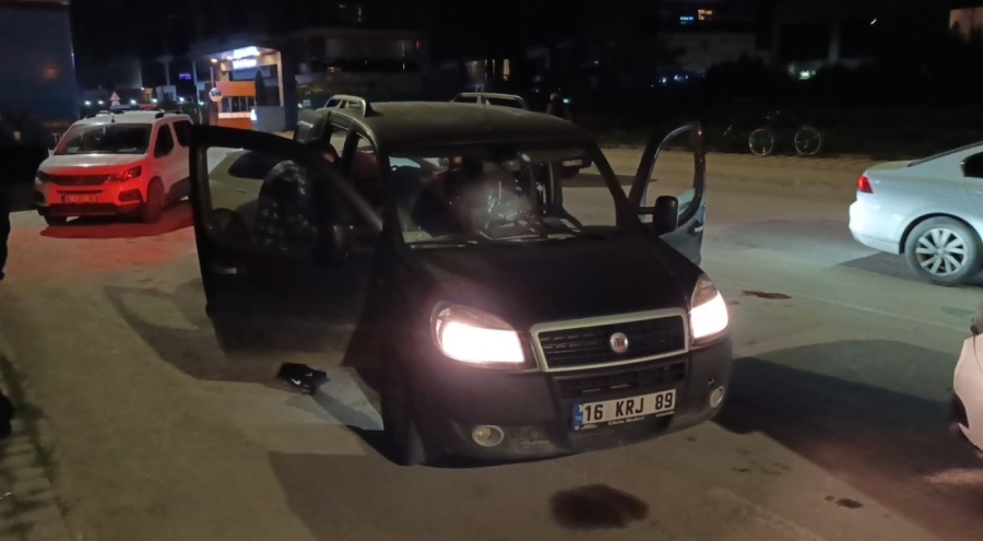 Seyir halindeki aracı kurşuna dizdiler: 1 ağır yaralı