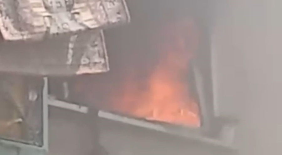 2 katlı bina alevlere teslim oldu