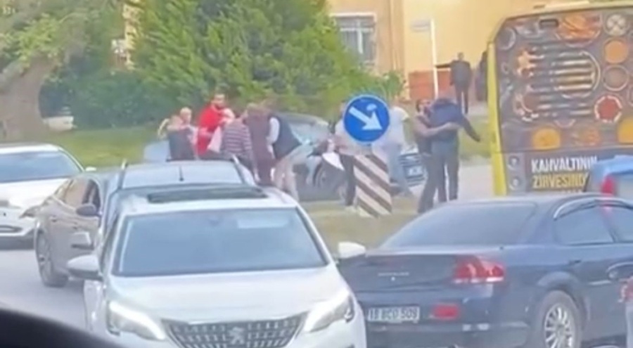 Sürücüler sokağı boks ringine çevirdi