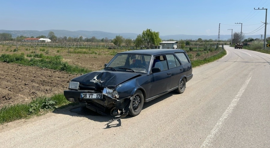 Bursa'da otomobil tarlaya uçtu: 1 yaralı
