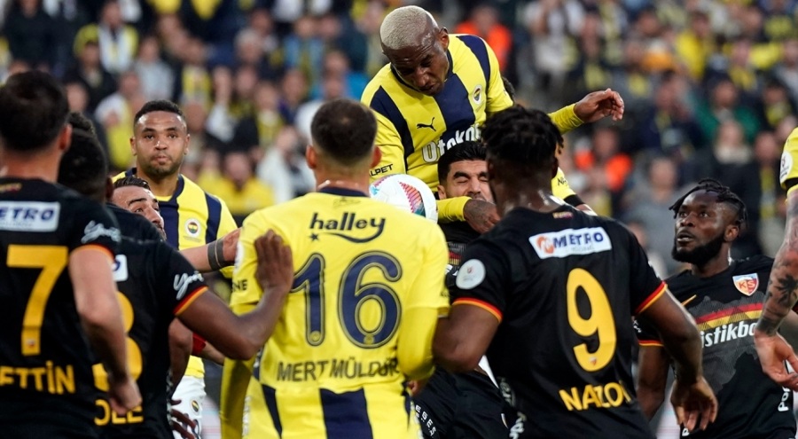 90+4'te yıkıldı! Fenerbahçe şampiyonluk yolunda yara aldı