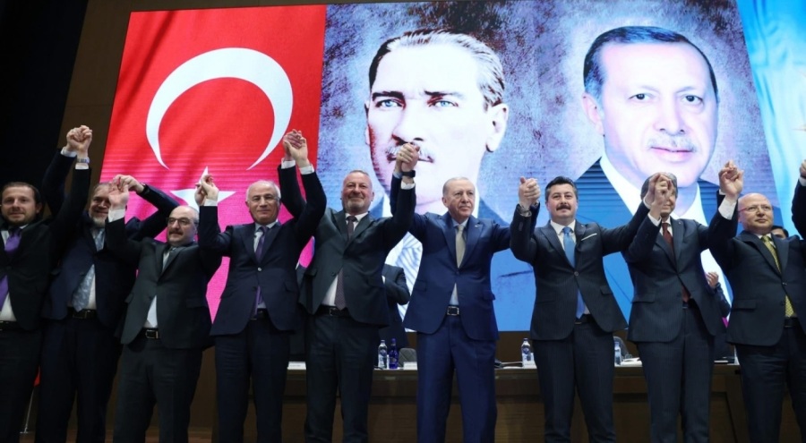 İYİ Parti'den istifa eden iki belediye başkanı AK Parti'ye geçti