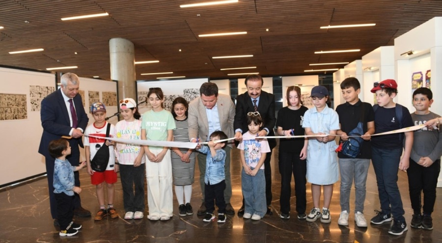 Elinde Fırça, Dilinde Müzik Çizgi Roman Sergisi Açıldı