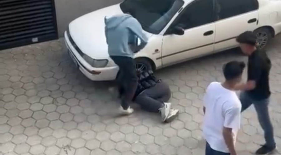 Bursa'da husumetli oldukları kişiyi öldüresiye dövdüler