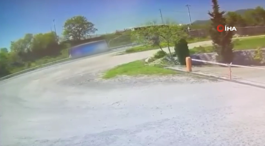 Yalova-Bursa yolundaki kaza: Otobüs düz yolda giderken devrildi