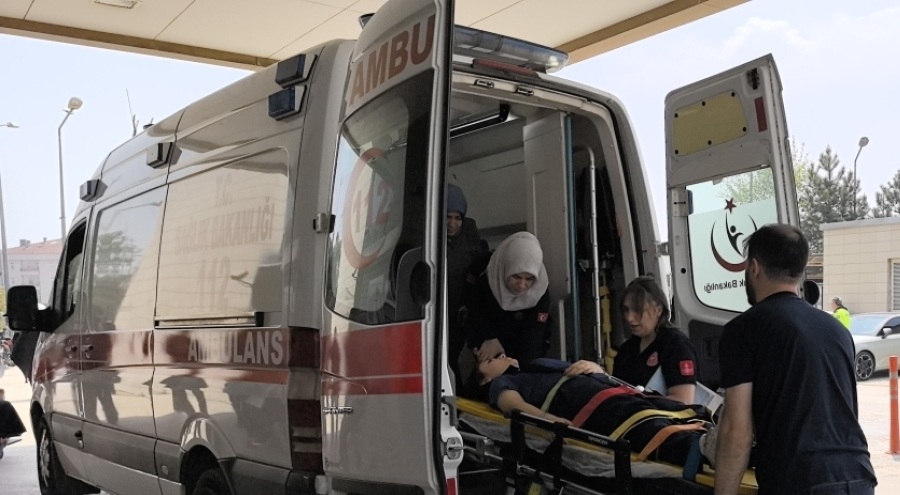 Depremden kaçarken merdivenlerden düştü