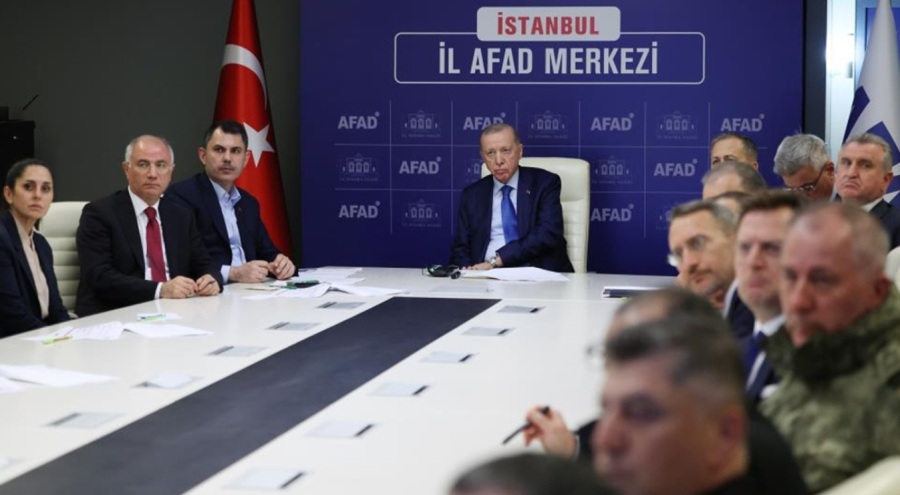 Cumhurbaşkanı Erdoğan, AFAD'daki kriz merkezinde depreme ilişkin bilgi aldı