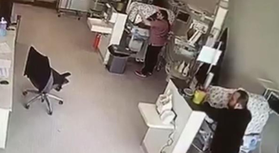 Sağlık çalışanları depremde bebeklerin yanından ayrılmadı