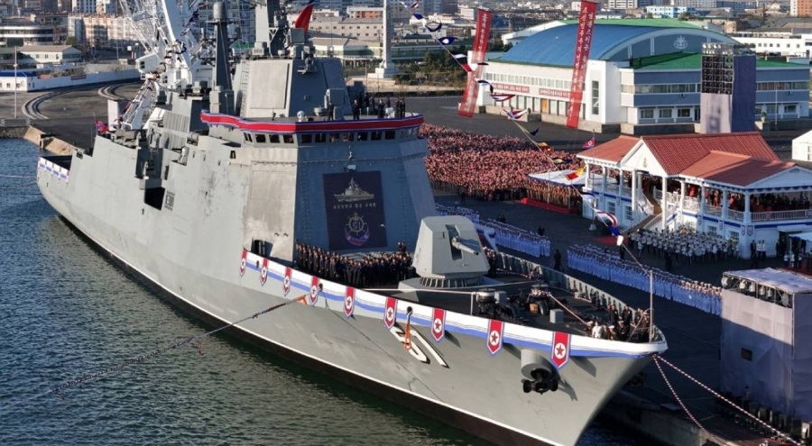 Kuzey Kore'nin yeni 5 bin tonluk savaş gemisi suya indirildi